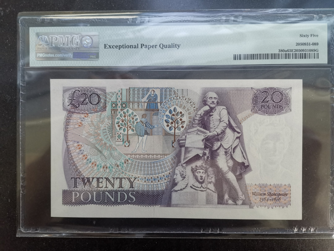 彩蛋期——外币十全十美特别场 1970年英国D序列380a初版20镑首发A01冠PMG65E，首发数量稀少，绝品品相，居中(图案在白纸的位置)扣了点分