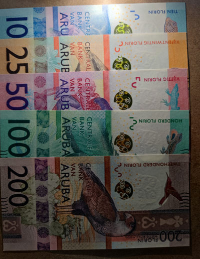 【Blue Auction】世界纸币精拍第115期——印尼大象（共52拍） - 【一组5张 升值品种】阿鲁巴 2020年10-200弗罗林 全新UNC 包含年度最佳纸币