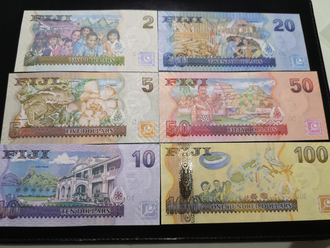 《外钞收藏家》第一百二十二期拍卖（共76件） 斐济全同号 千位1878 一套 带册 全新UNC