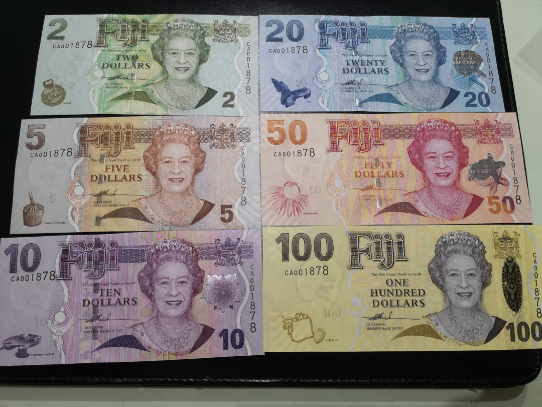 《外钞收藏家》第一百二十二期拍卖（共76件） 斐济全同号 千位1878 一套 带册 全新UNC