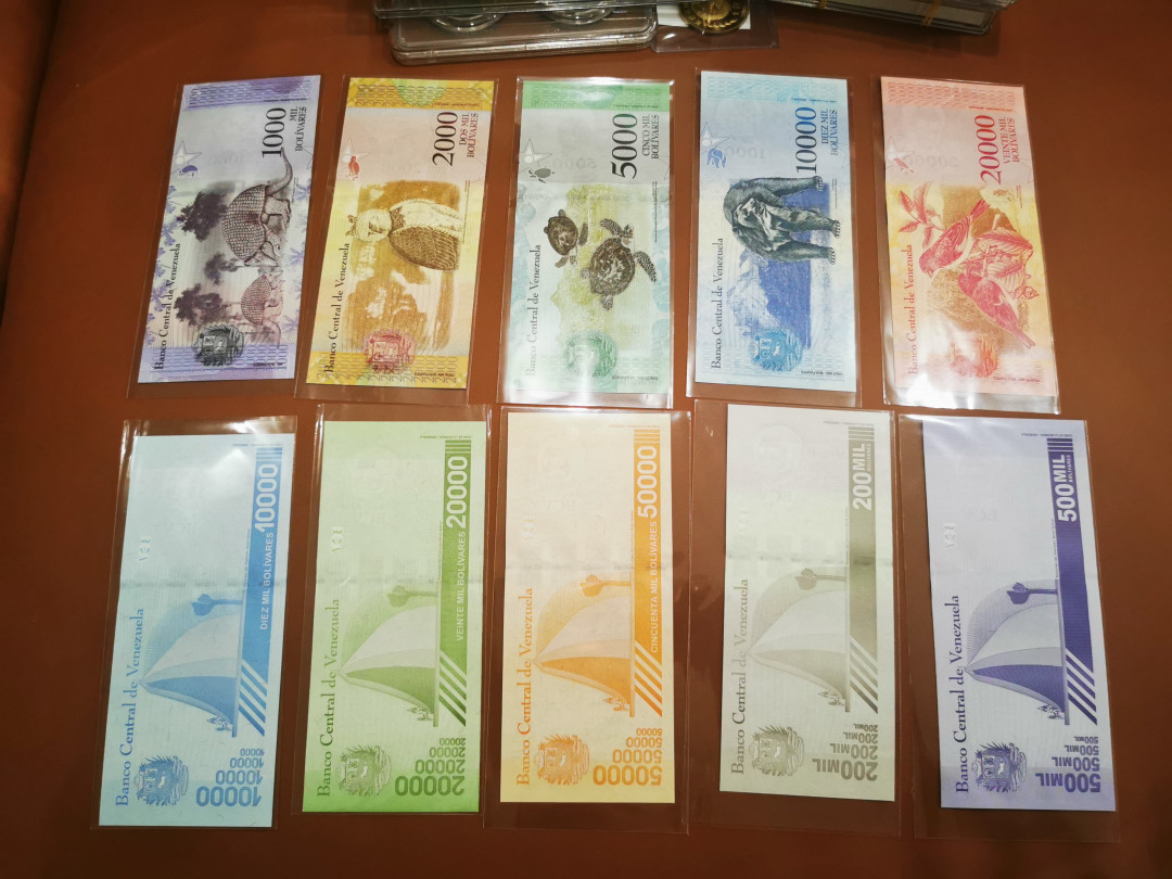 【鲸贝乐淘★中国代印主场】千字文·第“饱饫烹宰，饥厌糟糠”号拍卖·两拍包邮·自动结拍 【委内瑞拉🇻🇪】26张大全套，全新全品UNC ，津巴布韦南美版