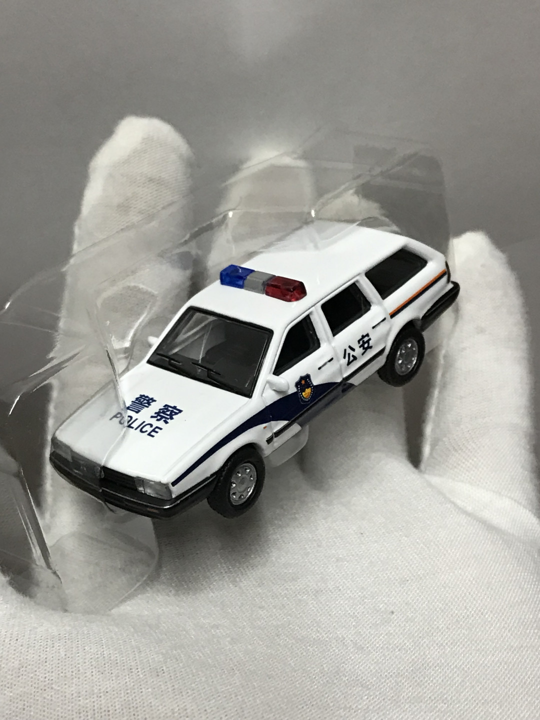 零元拍： 拓意 桑塔纳旅行版警车模型