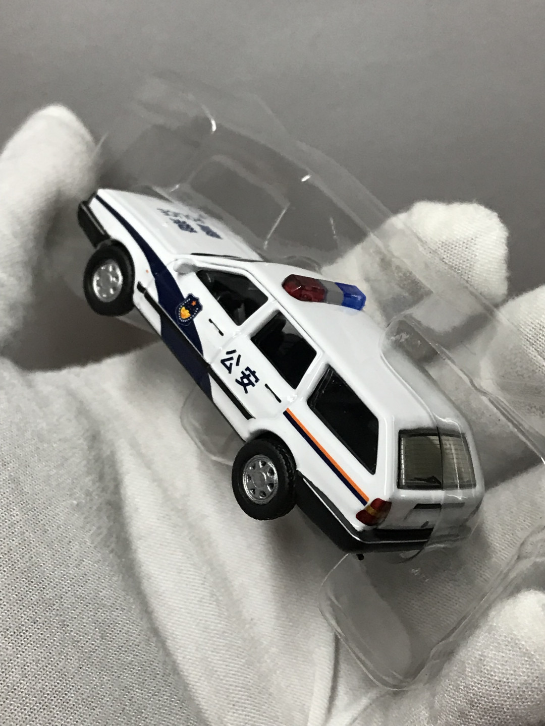 零元拍： 拓意 桑塔纳旅行版警车模型