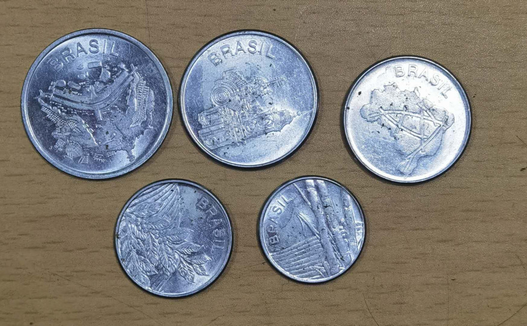 北京马甸外币专卖微拍第五十九场，非贵金属纪念币，流通币专场，陆续上新，欢迎关注 巴西地图版，被塑胶粘过