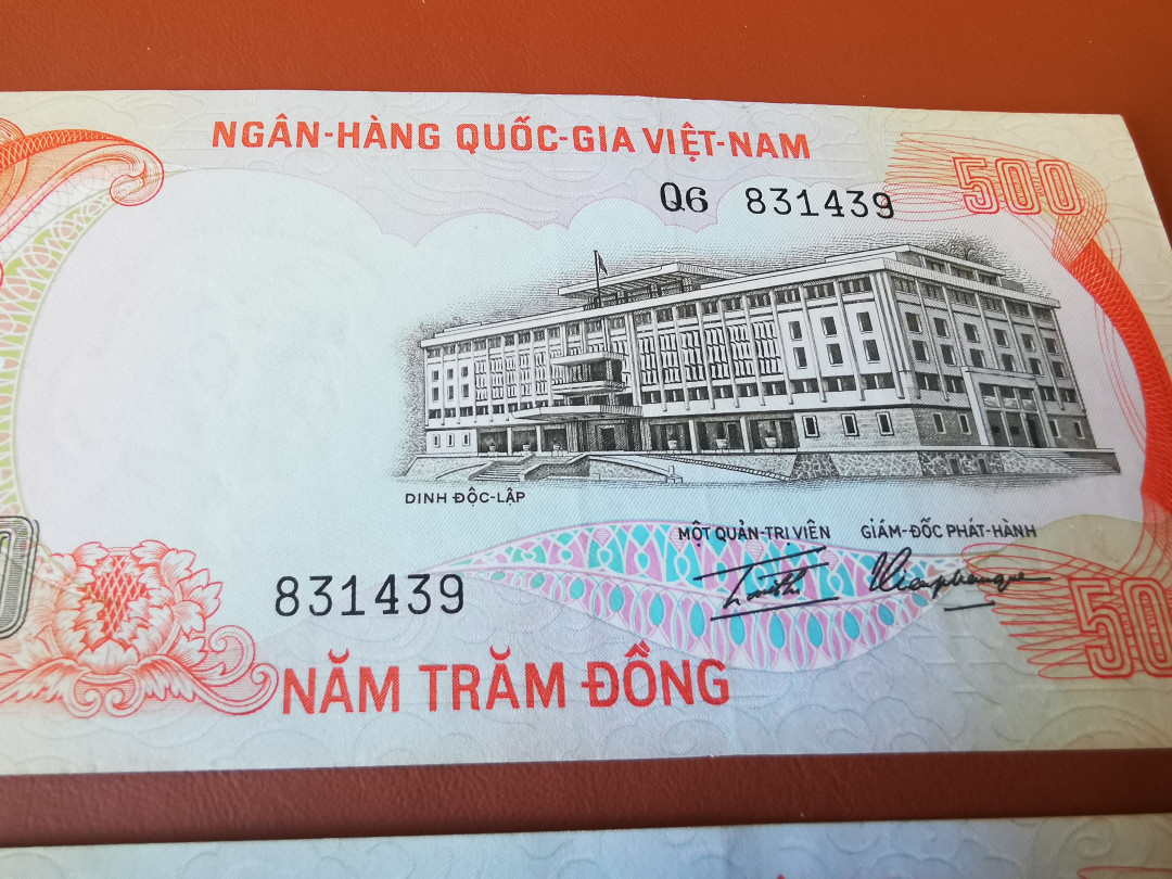 【鲸贝乐淘★中国代印主场】千字文·第“饱饫烹宰，饥厌糟糠”号拍卖·两拍包邮·自动结拍 【越南🇻🇳】南越1972年500盾5张，流通好品，AU有中折