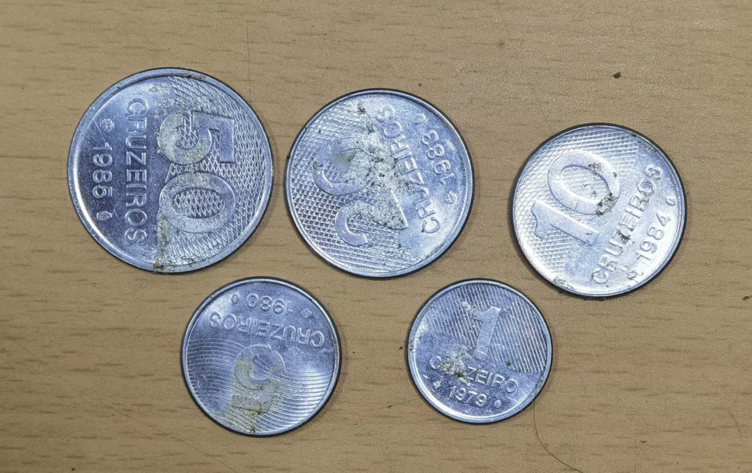 北京马甸外币专卖微拍第五十九场，非贵金属纪念币，流通币专场，陆续上新，欢迎关注 巴西地图版，被塑胶粘过