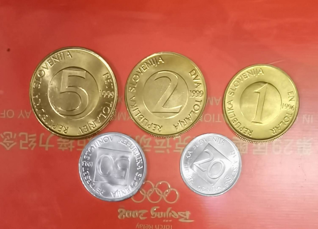 北京马甸外币专卖微拍第五十九场，非贵金属纪念币，流通币专场，陆续上新，欢迎关注 斯洛文尼亚