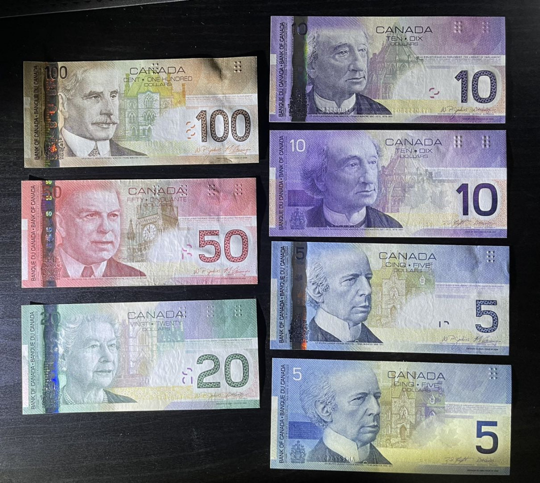 【丑猫0905】今晚七点整，快拍 加拿大旅版一套unc(无黄无斑)