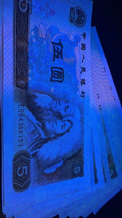 千家情思，老金团拍！805稀缺货！红光蓝鹤～纤云！灯下超蓝，纤丝密布！只是钱坤太严，给的分低了！一共就22张，自留一张，全部分享给老铁！捡漏来千家，拍拍无托价！旨在打造全世界最为纯净的拍场！ - 805稀缺货！红光蓝鹤～纤云！EO64388151！灯下超蓝，纤丝密布！只是钱坤太严，评分不高！