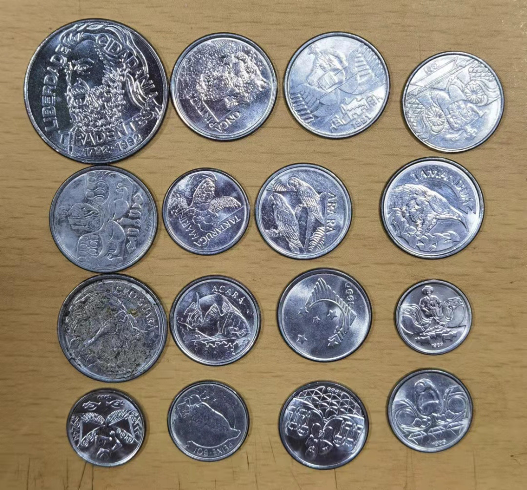 北京马甸外币专卖微拍第五十九场，非贵金属纪念币，流通币专场，陆续上新，欢迎关注  巴西十六枚：当年非常热销的一套币，品相如图