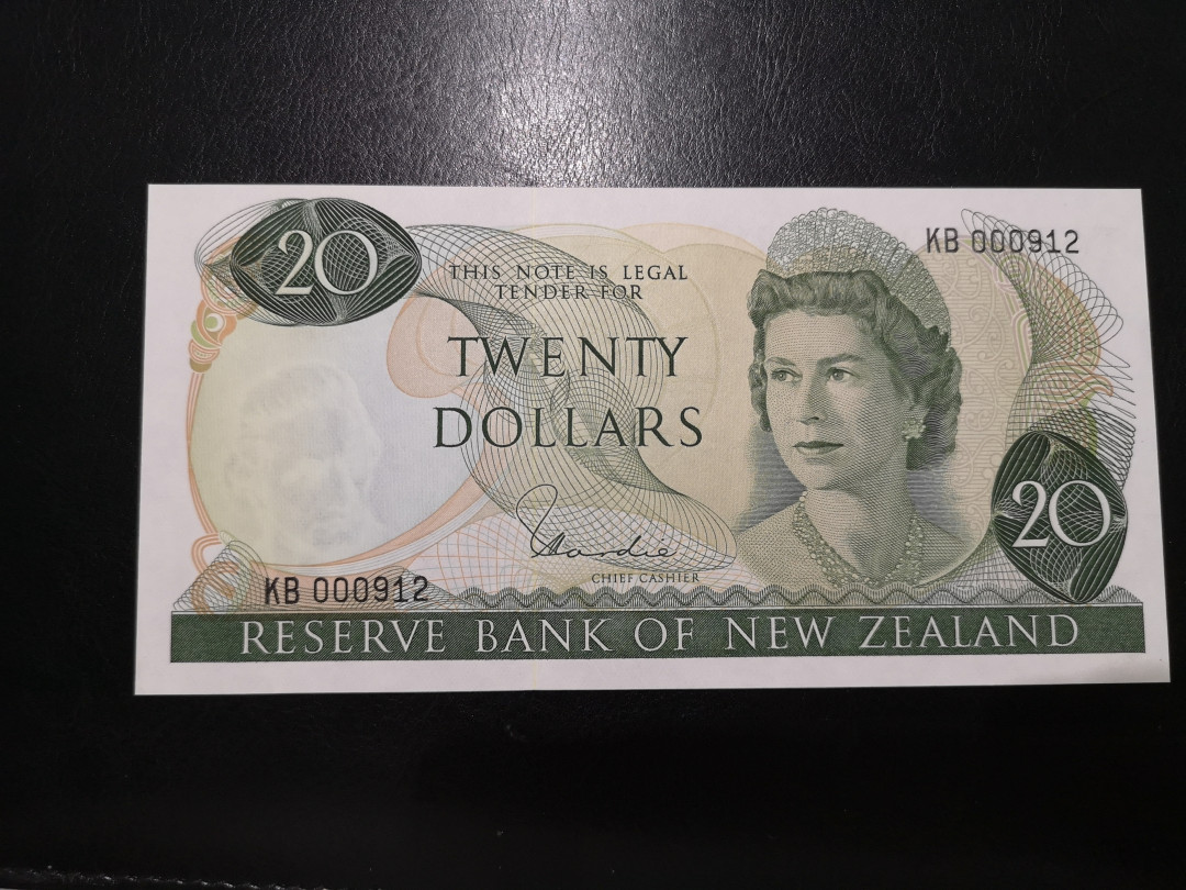 《外钞收藏家》第一百二十四期拍卖 新西兰20刀 全新UNC 912百位号