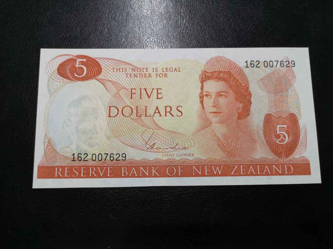 《外钞收藏家》第一百二十四期拍卖 新西兰5刀 全新UNC