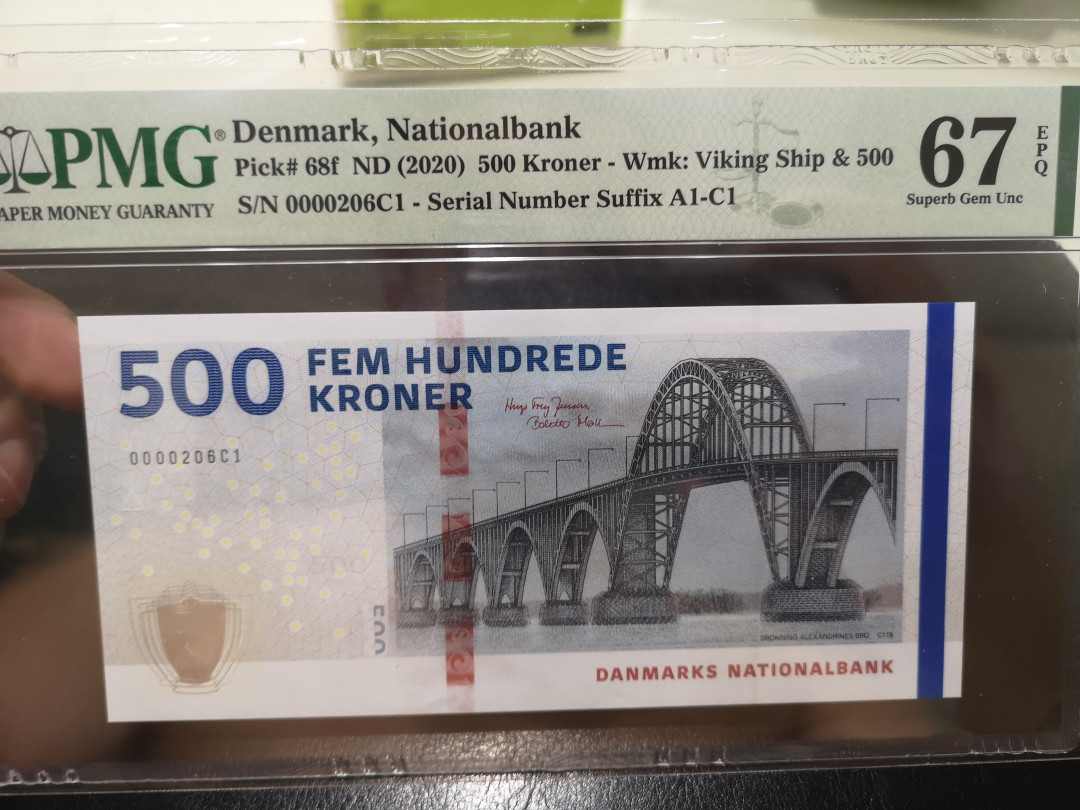 《外钞收藏家》第一百二十四期拍卖 2020年丹麦桥版500克朗 206百位号 pmg67