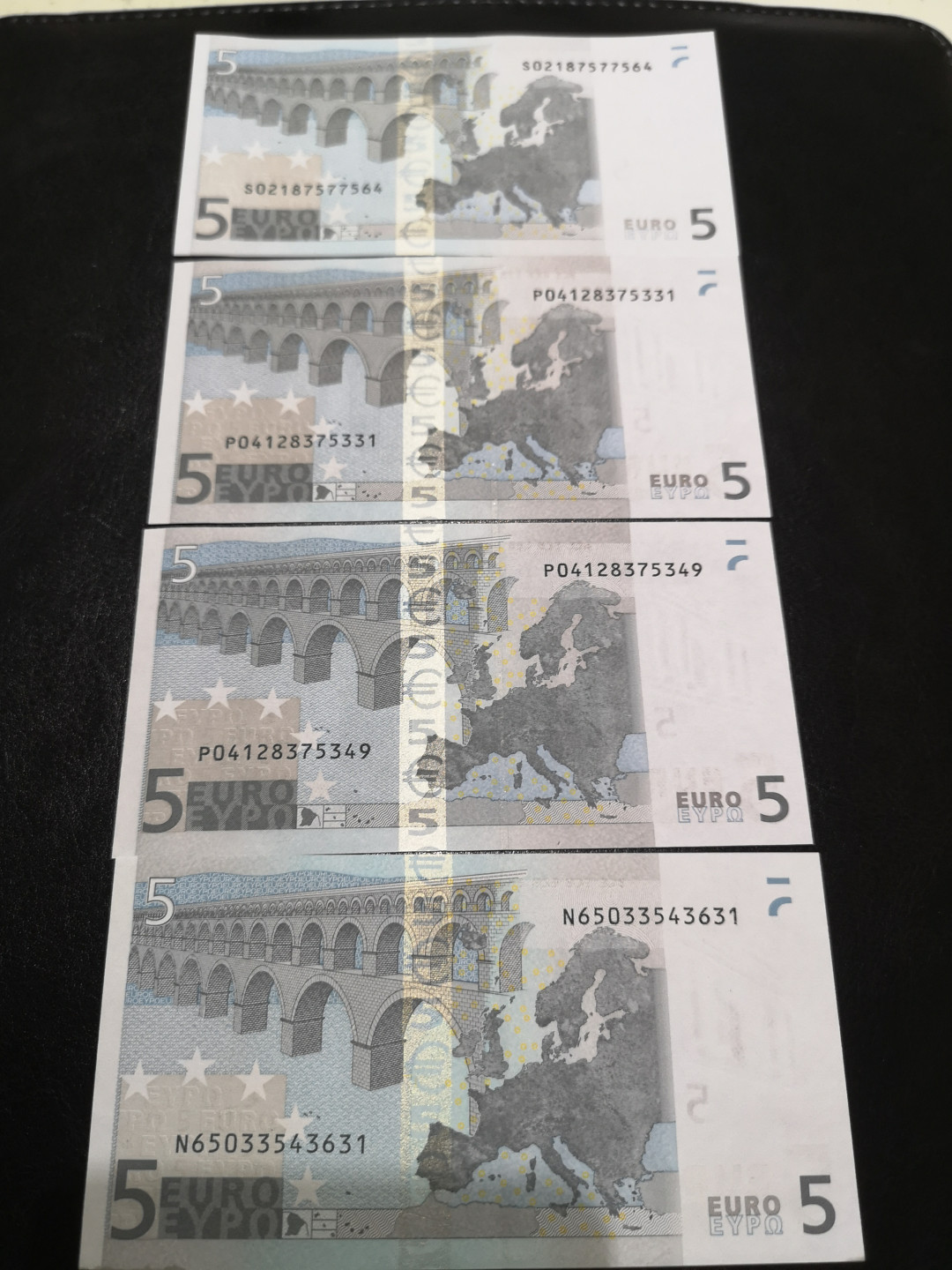 《外钞收藏家》第一百二十四期拍卖 一签5欧四张 全新UNC