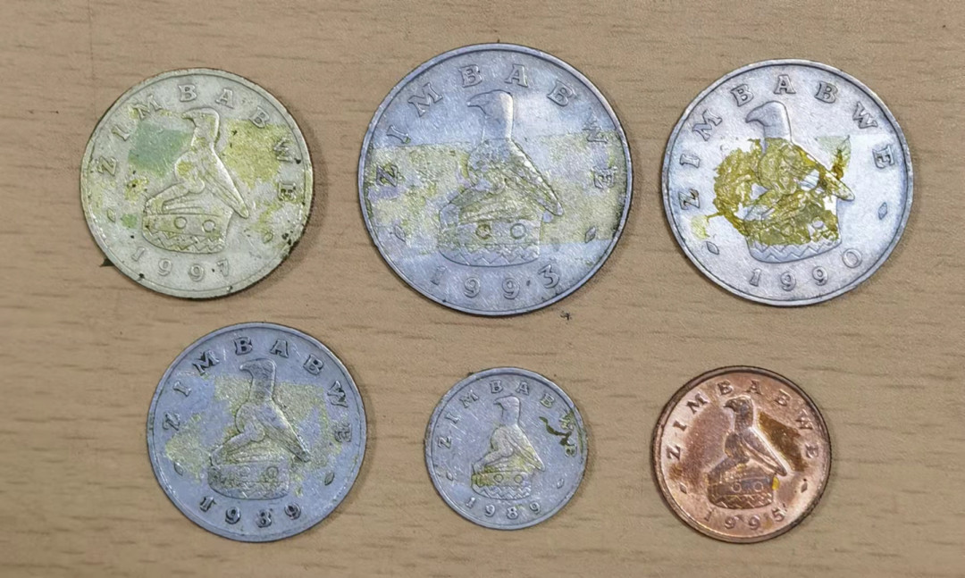 北京马甸外币专卖微拍第五十九场，非贵金属纪念币，流通币专场，陆续上新，欢迎关注 津巴布韦，塑胶粘过
