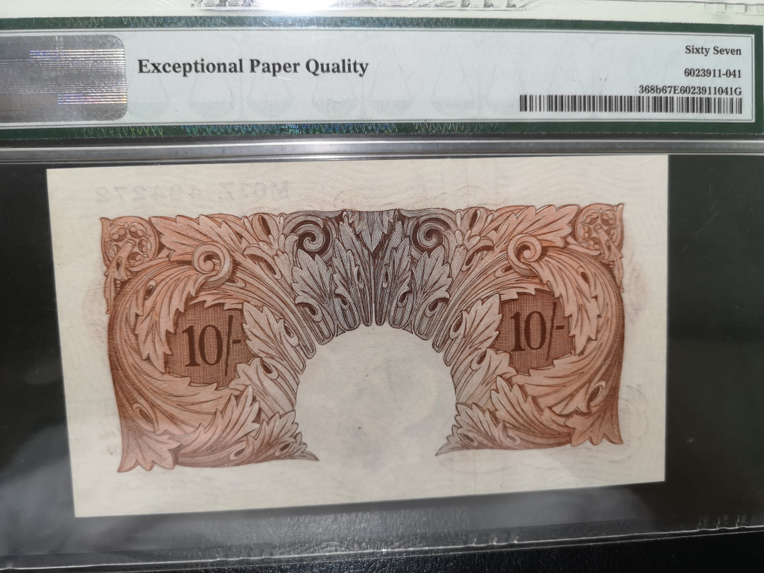 《外钞收藏家》第一百二十四期拍卖 1959-55年英国A序列10先令 pmg67