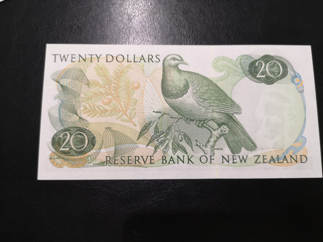 《外钞收藏家》第一百二十四期拍卖 新西兰20刀 全新UNC 912百位号