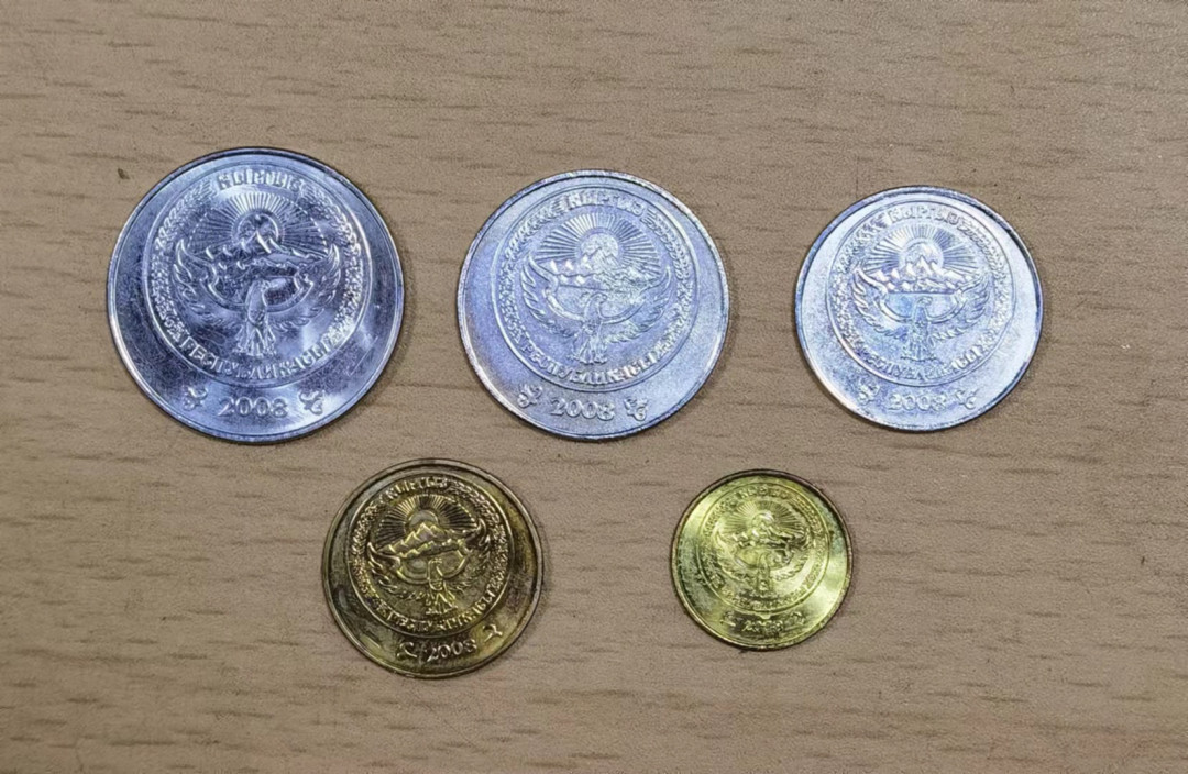 北京马甸外币专卖微拍第五十九场，非贵金属纪念币，流通币专场，陆续上新，欢迎关注 吉尔吉斯斯坦，有塑胶粘过