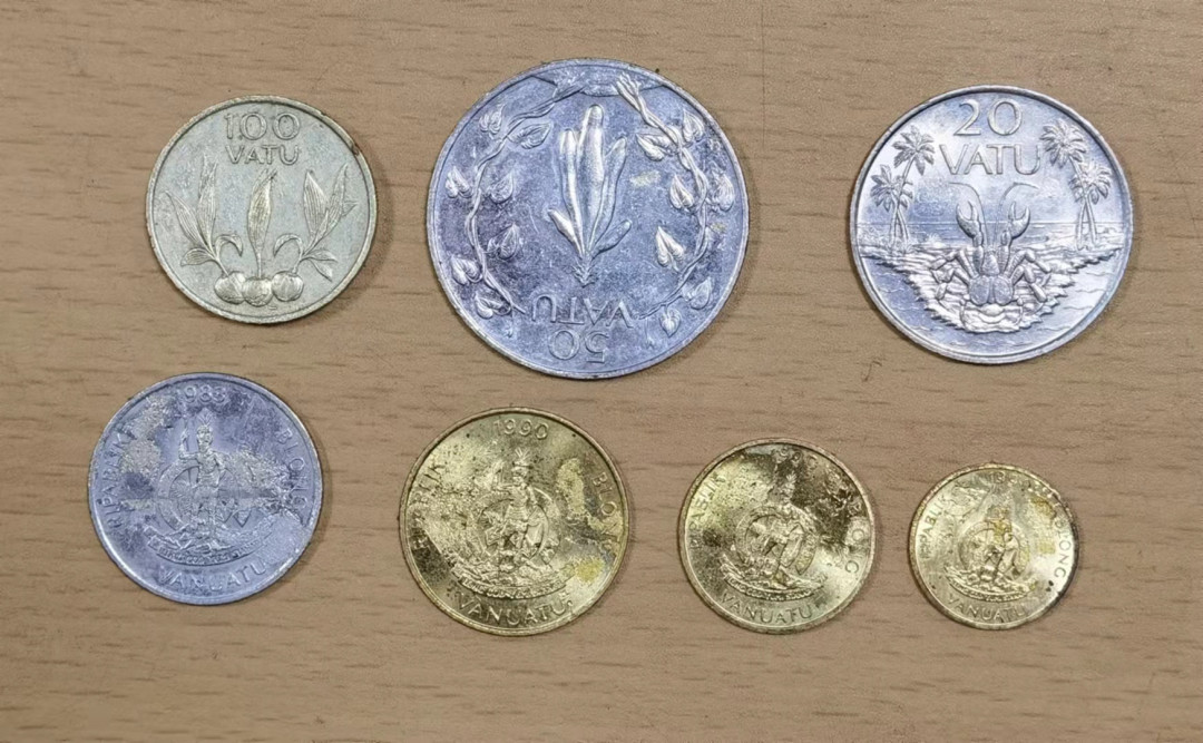 北京马甸外币专卖微拍第五十九场，非贵金属纪念币，流通币专场，陆续上新，欢迎关注 瓦努阿图，有塑胶粘过