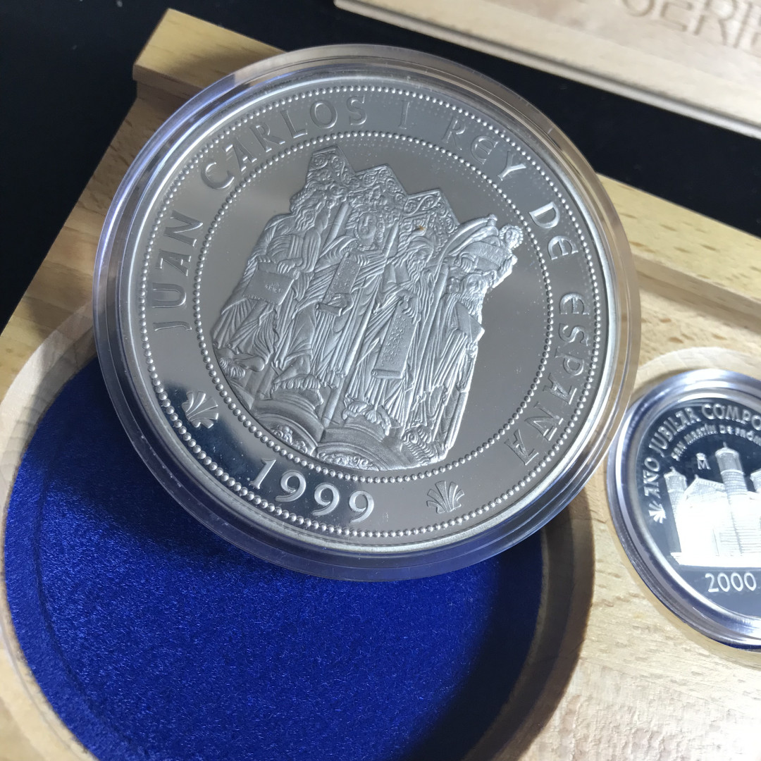 《竞宝斋》钱币微拍-第3场（0佣金包邮） 稀少925含银（币总重238克）原盒证书西班牙1999年千禧年4枚银币套2000和10000比塞塔