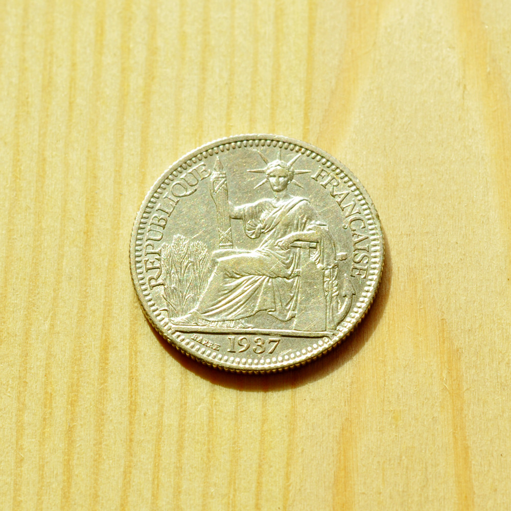 《竞宝斋》钱币微拍-第3场（0佣金包邮） 好品坐洋1937年 10分银币   重量：   2.8g    直径：  19 mm