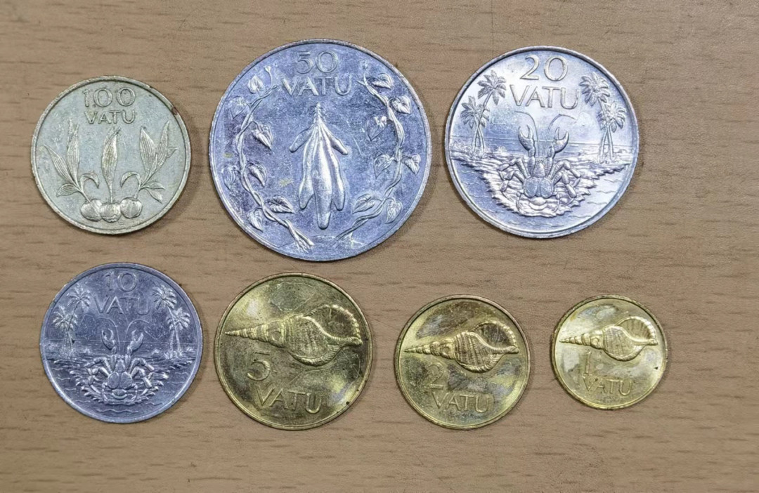 北京马甸外币专卖微拍第五十九场，非贵金属纪念币，流通币专场，陆续上新，欢迎关注 瓦努阿图，有塑胶粘过