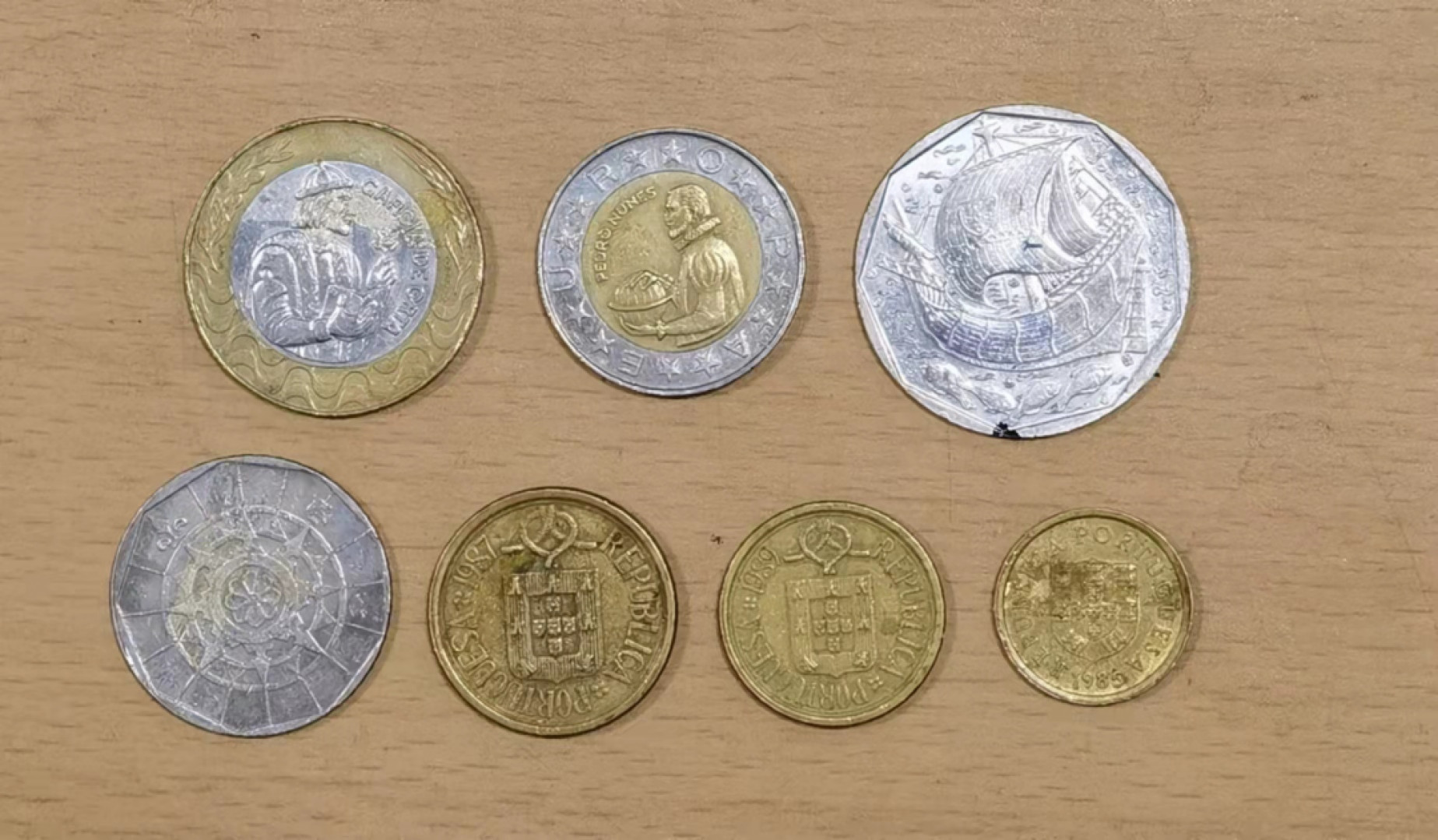 北京马甸外币专卖微拍第五十九场，非贵金属纪念币，流通币专场，陆续上新，欢迎关注 葡萄牙，有塑胶粘过