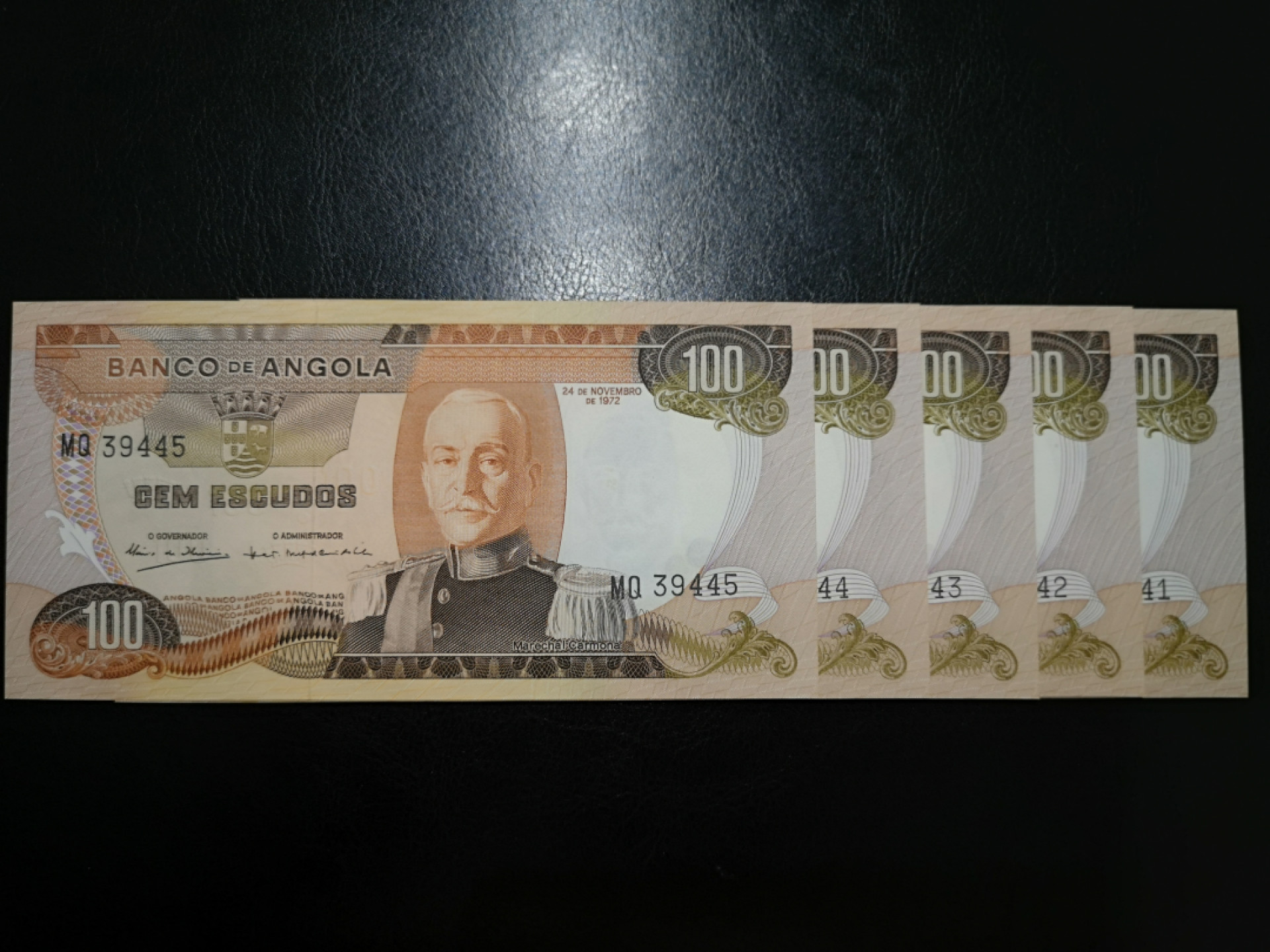 《外钞收藏家》第一百二十五期拍卖 1972年安哥拉100 全新5连号 