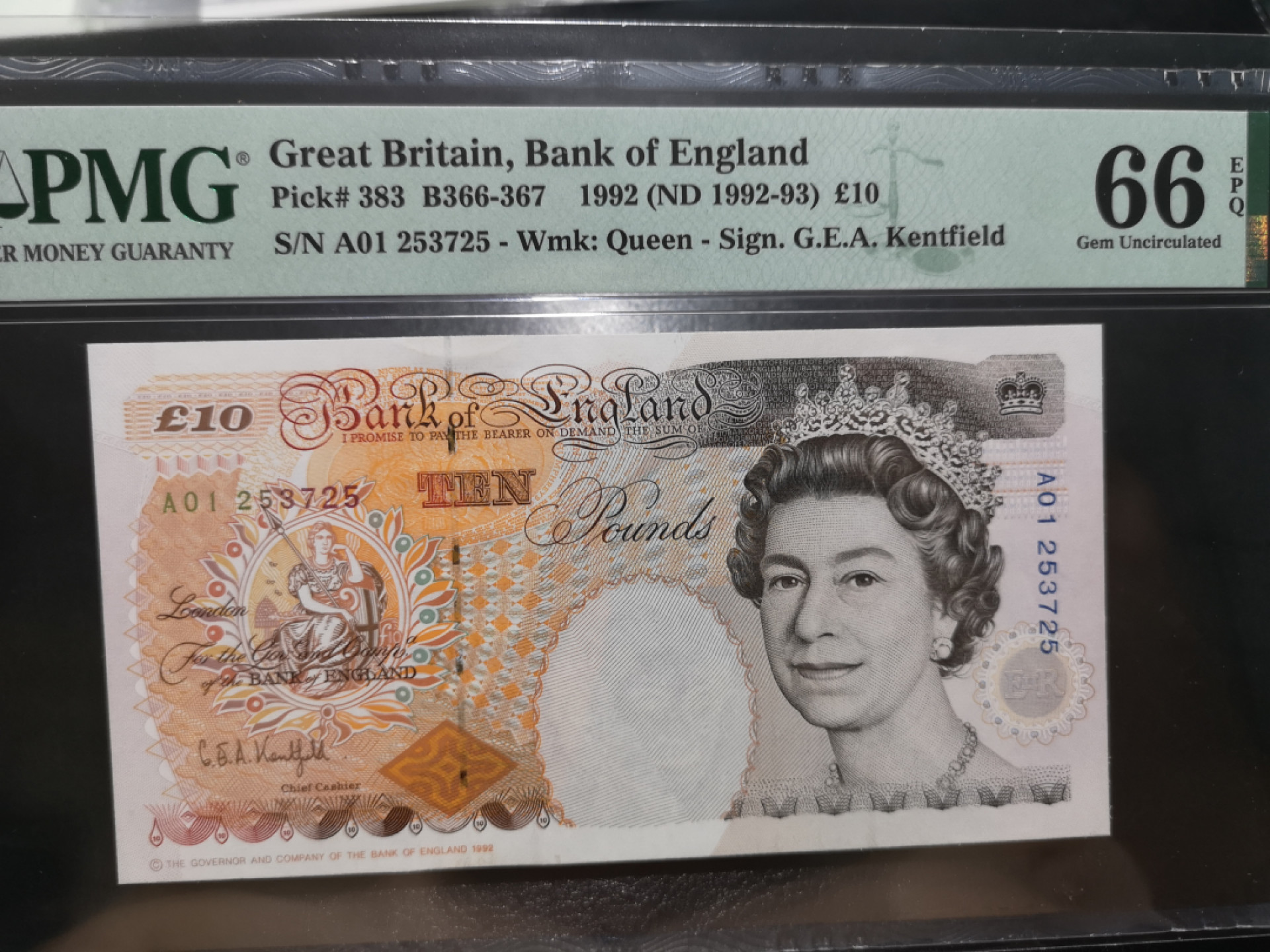 《外钞收藏家》第一百二十五期拍卖 英国E序列10镑 PMG66 A01首发冠