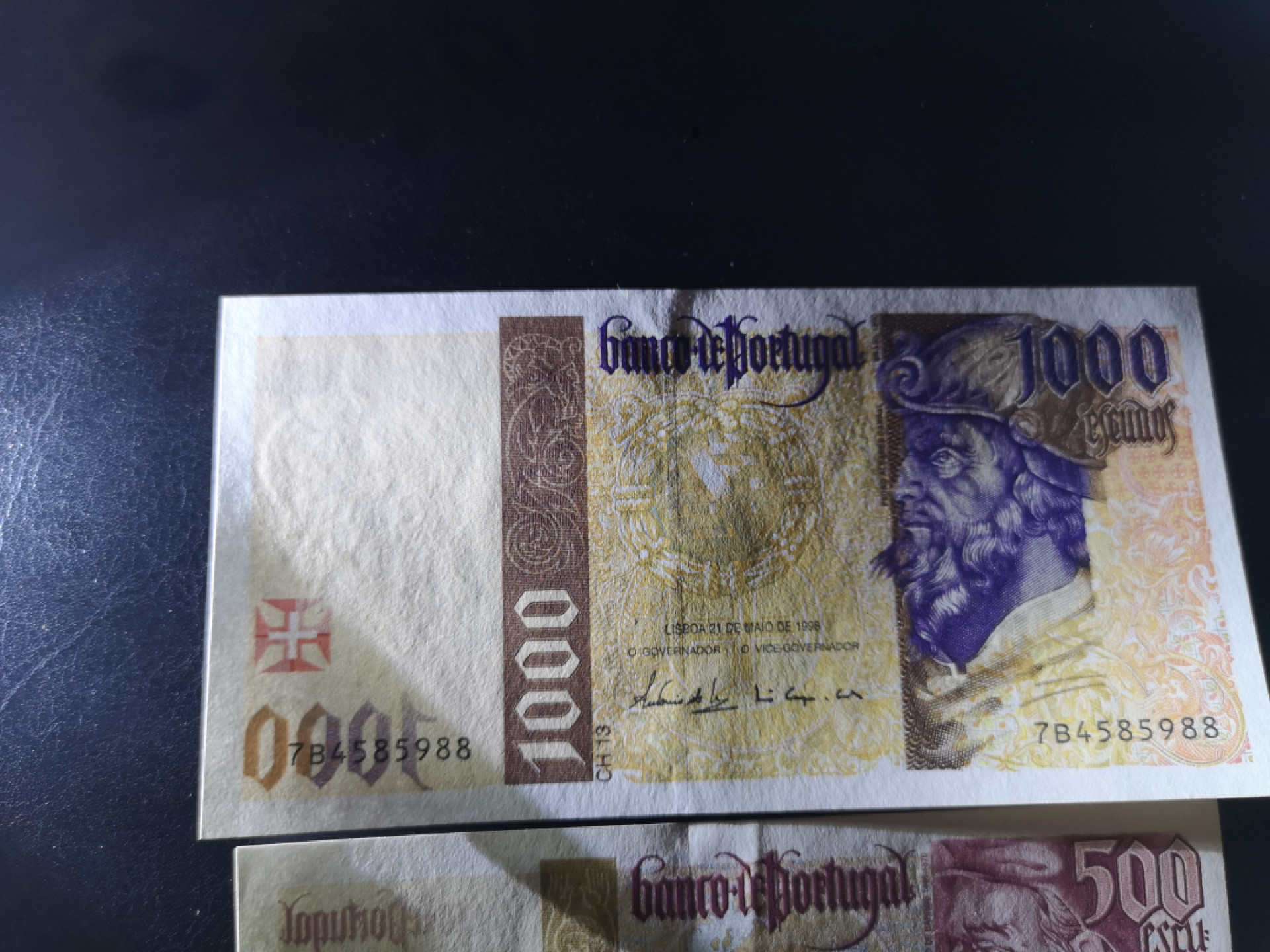 《外钞收藏家》第一百二十五期拍卖 1998年葡萄牙1000全新 1997年500 AU 两张一起