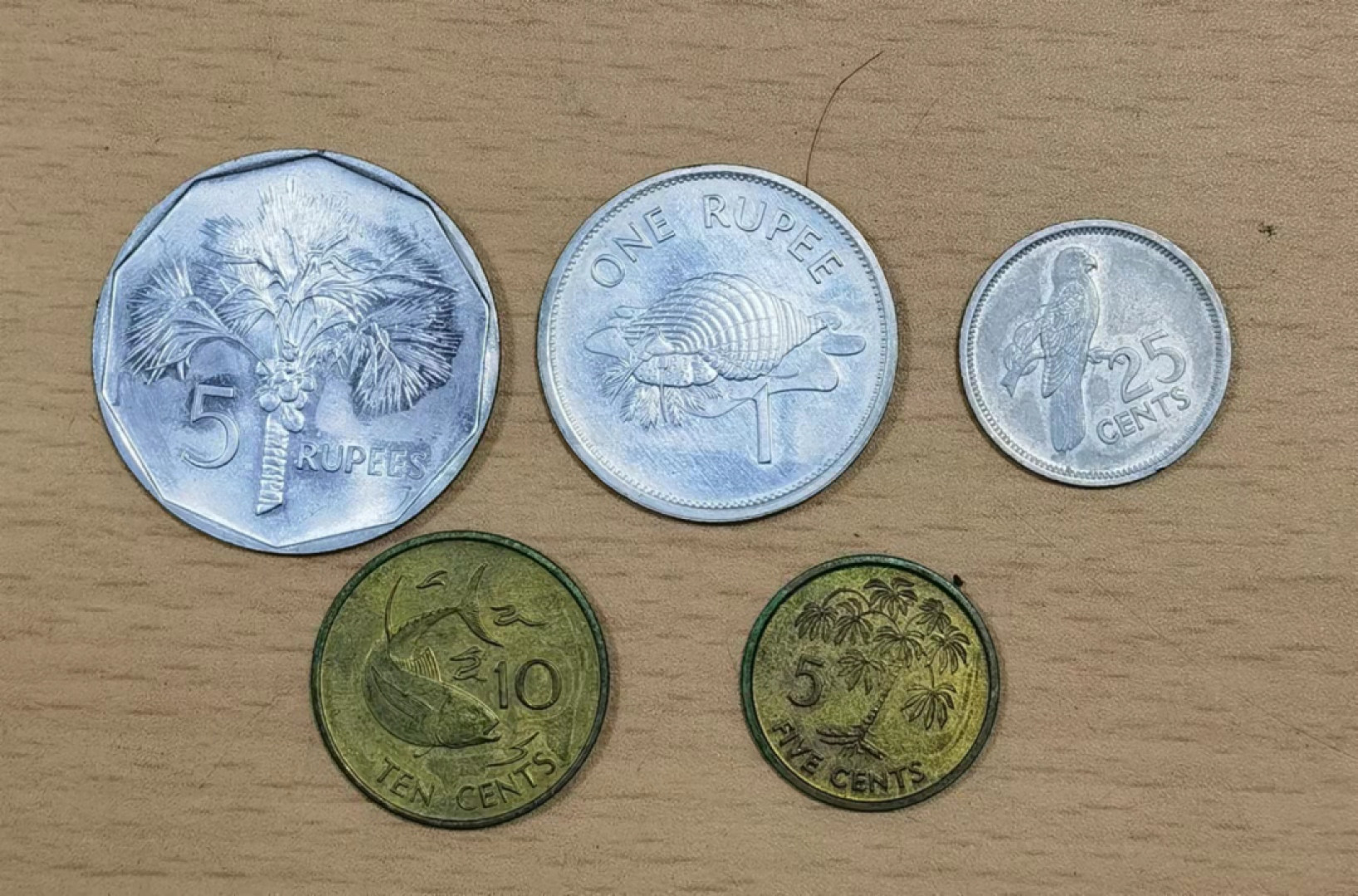 北京马甸外币专卖微拍第五十九场，非贵金属纪念币，流通币专场，陆续上新，欢迎关注 塞舌尔