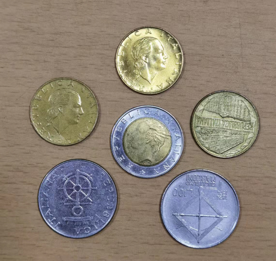 北京马甸外币专卖微拍第五十九场，非贵金属纪念币，流通币专场，陆续上新，欢迎关注 意大利纪念币