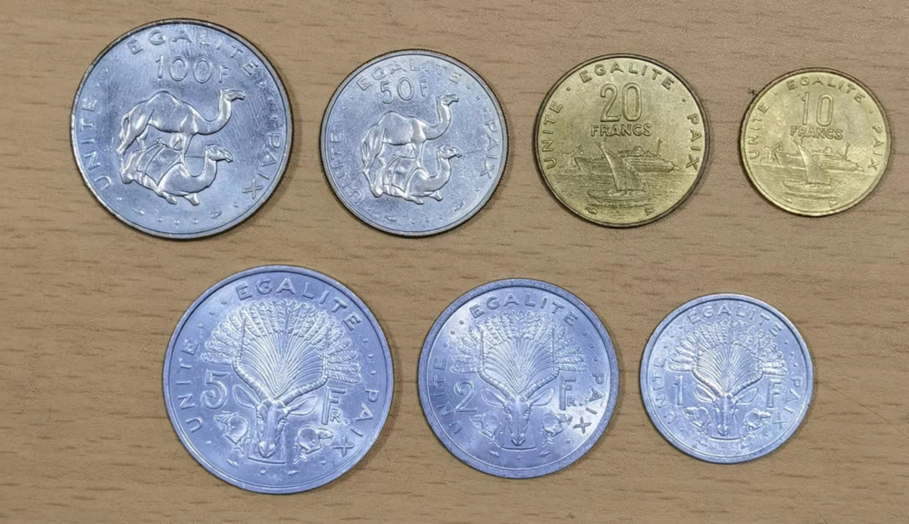 北京马甸外币专卖微拍第五十九场，非贵金属纪念币，流通币专场，陆续上新，欢迎关注 吉布提