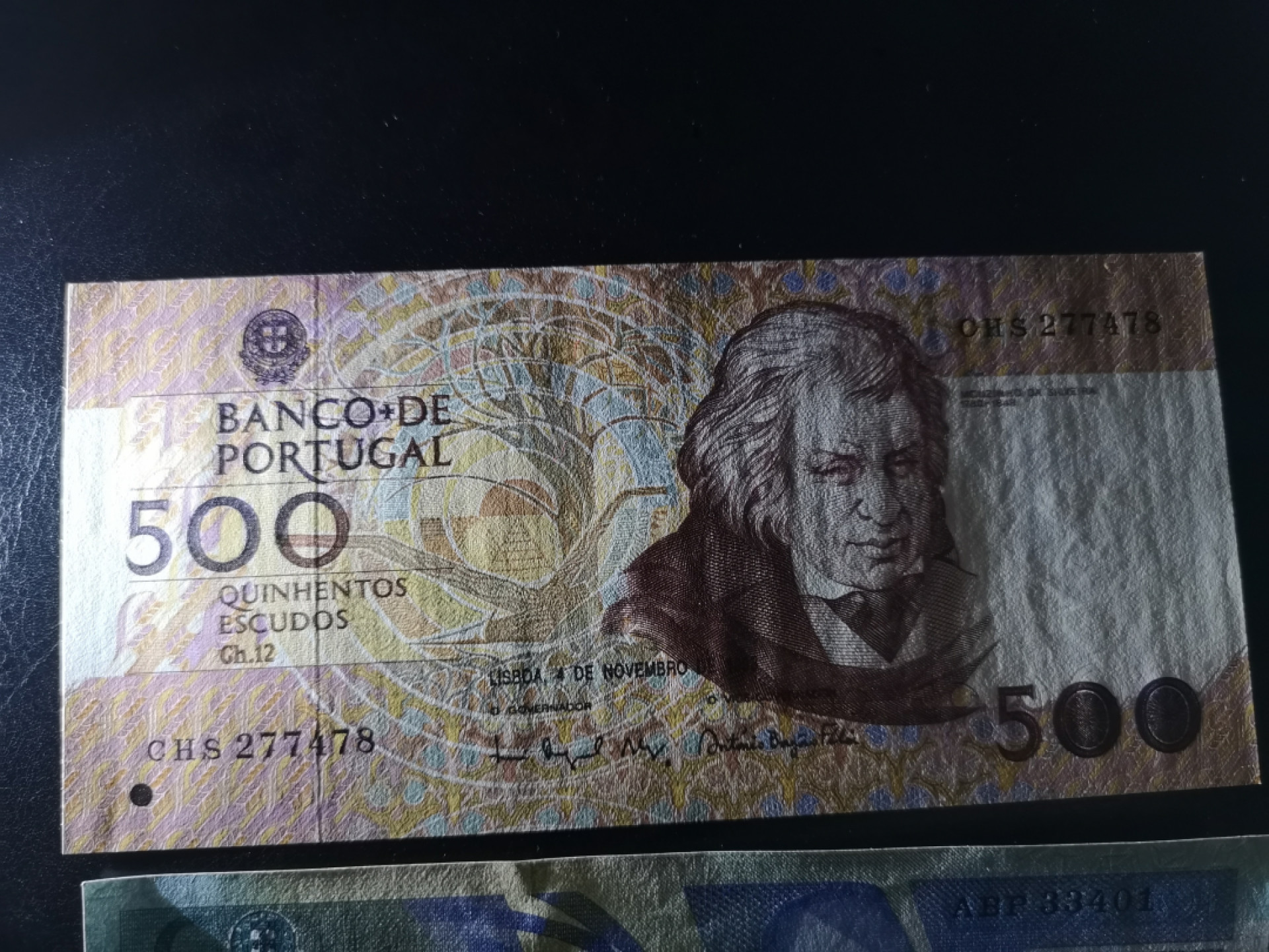 《外钞收藏家》第一百二十五期拍卖 葡萄牙1989年500和1988年100 两张一起 全新UNC