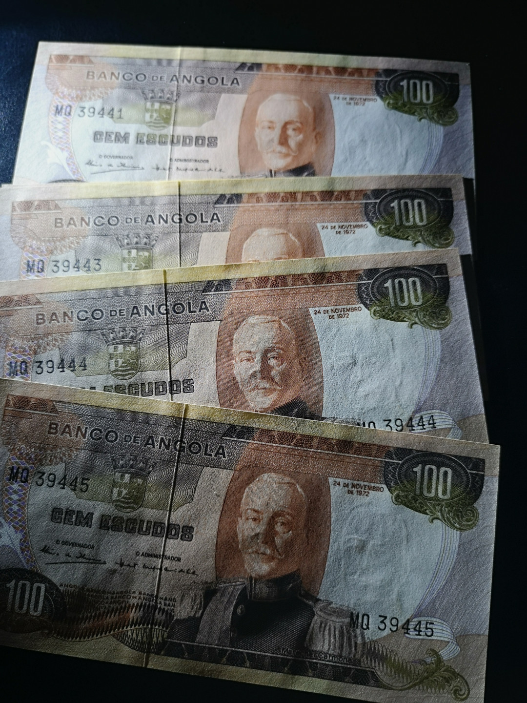 《外钞收藏家》第一百二十五期拍卖 1972年安哥拉100 全新5连号 