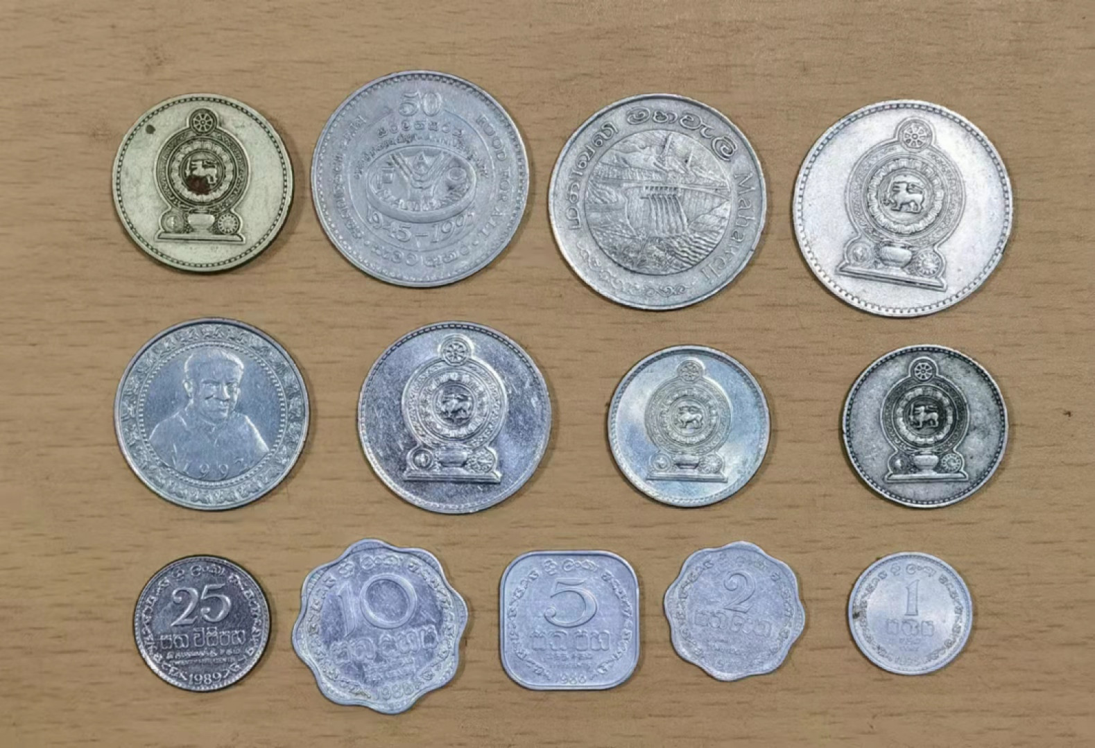 北京马甸外币专卖微拍第五十九场，非贵金属纪念币，流通币专场，陆续上新，欢迎关注 斯里兰卡