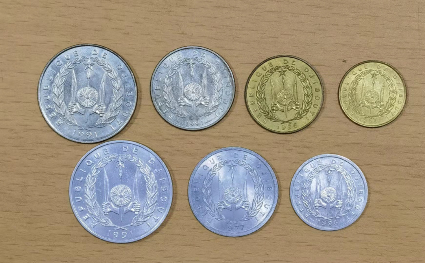 北京马甸外币专卖微拍第五十九场，非贵金属纪念币，流通币专场，陆续上新，欢迎关注 吉布提