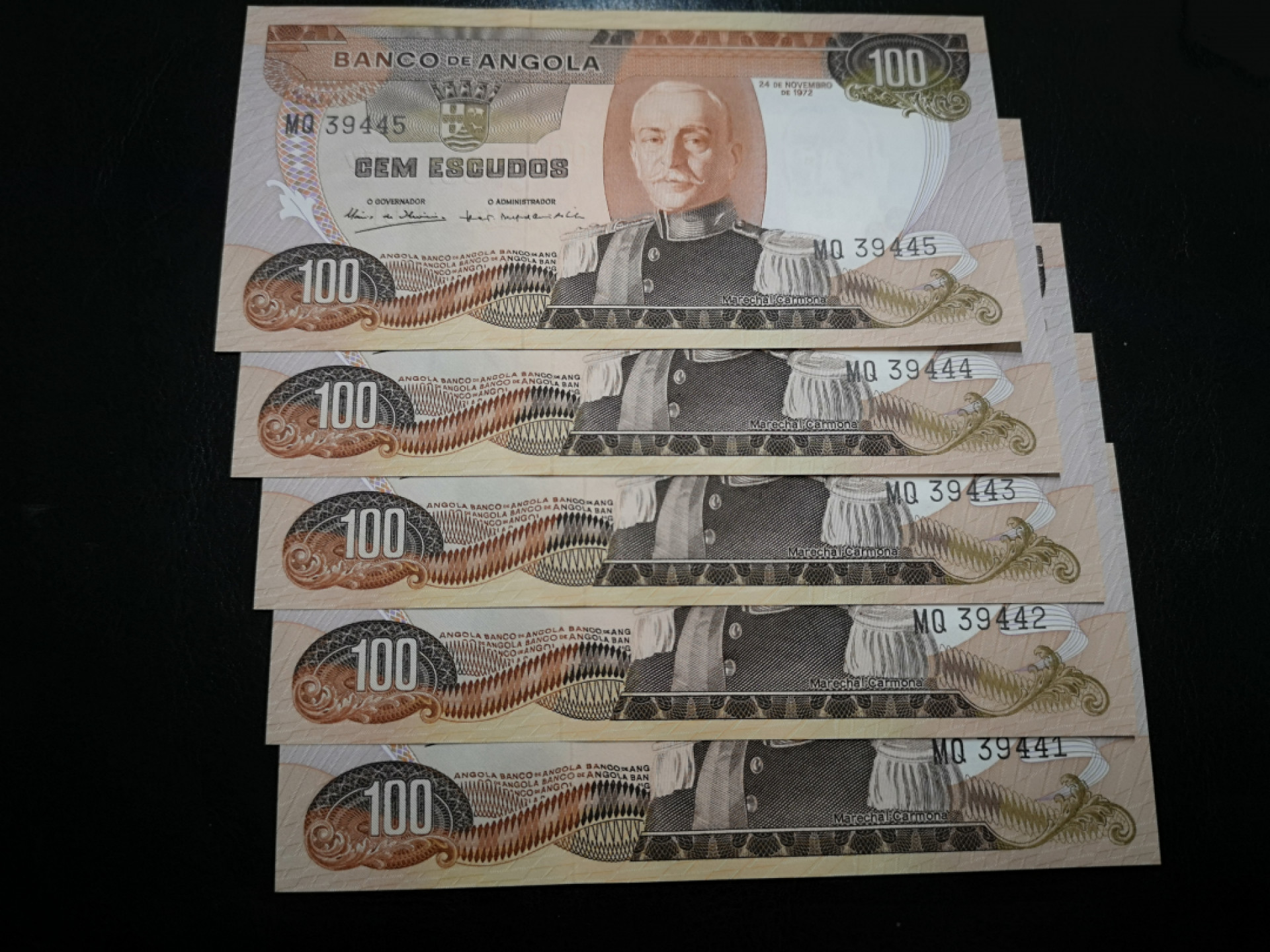 《外钞收藏家》第一百二十五期拍卖 1972年安哥拉100 全新5连号 