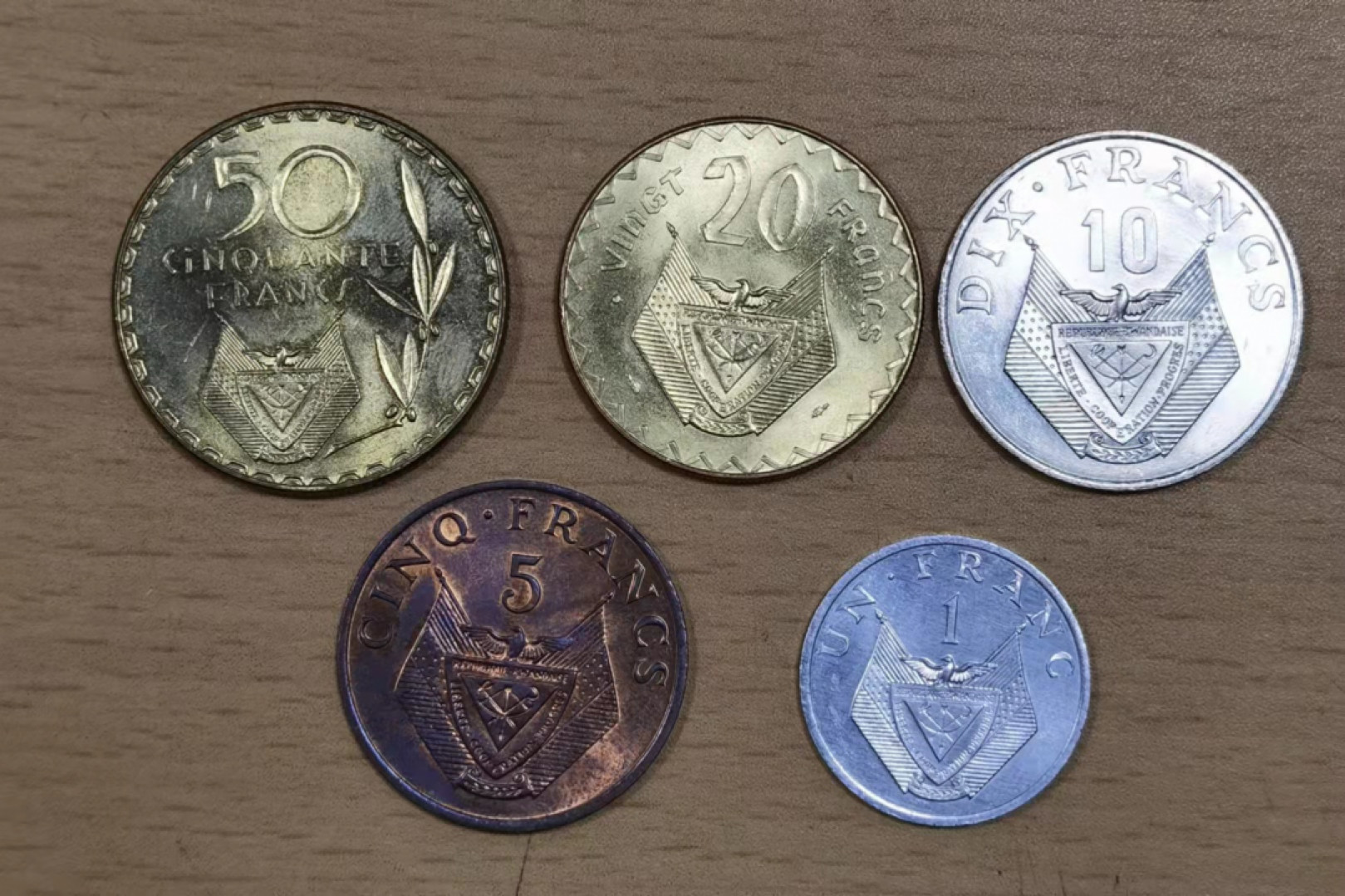 北京马甸外币专卖微拍第五十九场，非贵金属纪念币，流通币专场，陆续上新，欢迎关注 好品原光卢旺达
