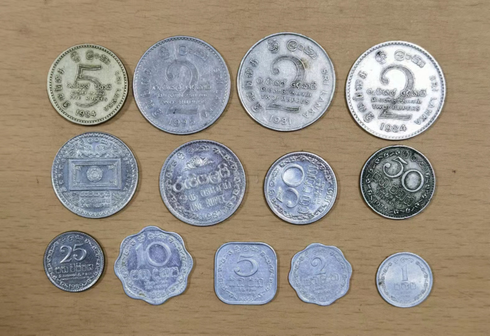 北京马甸外币专卖微拍第五十九场，非贵金属纪念币，流通币专场，陆续上新，欢迎关注 斯里兰卡