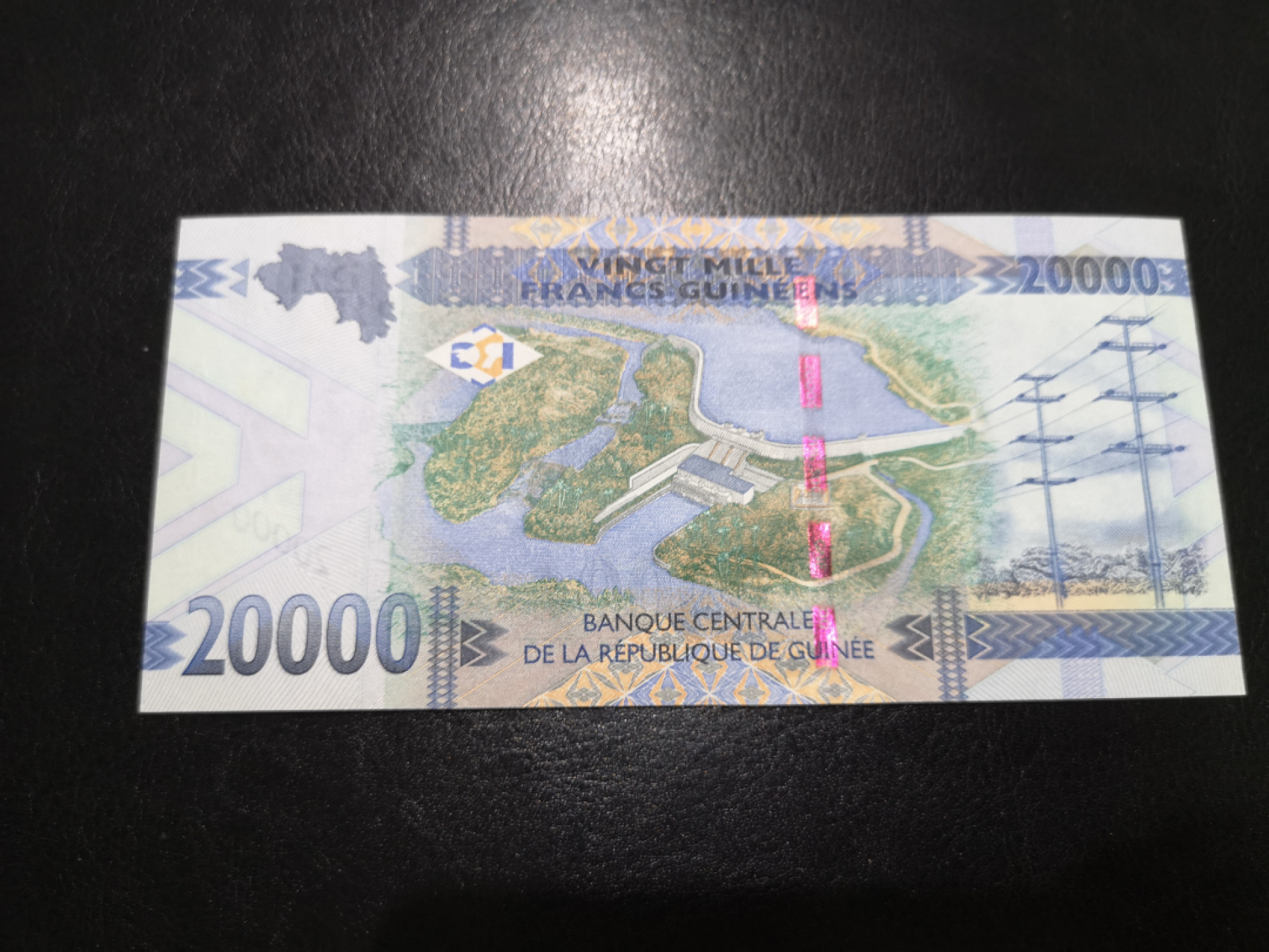 《外钞收藏家》第一百二十五期拍卖 2015年几内亚2万 全新UNC AA冠无47