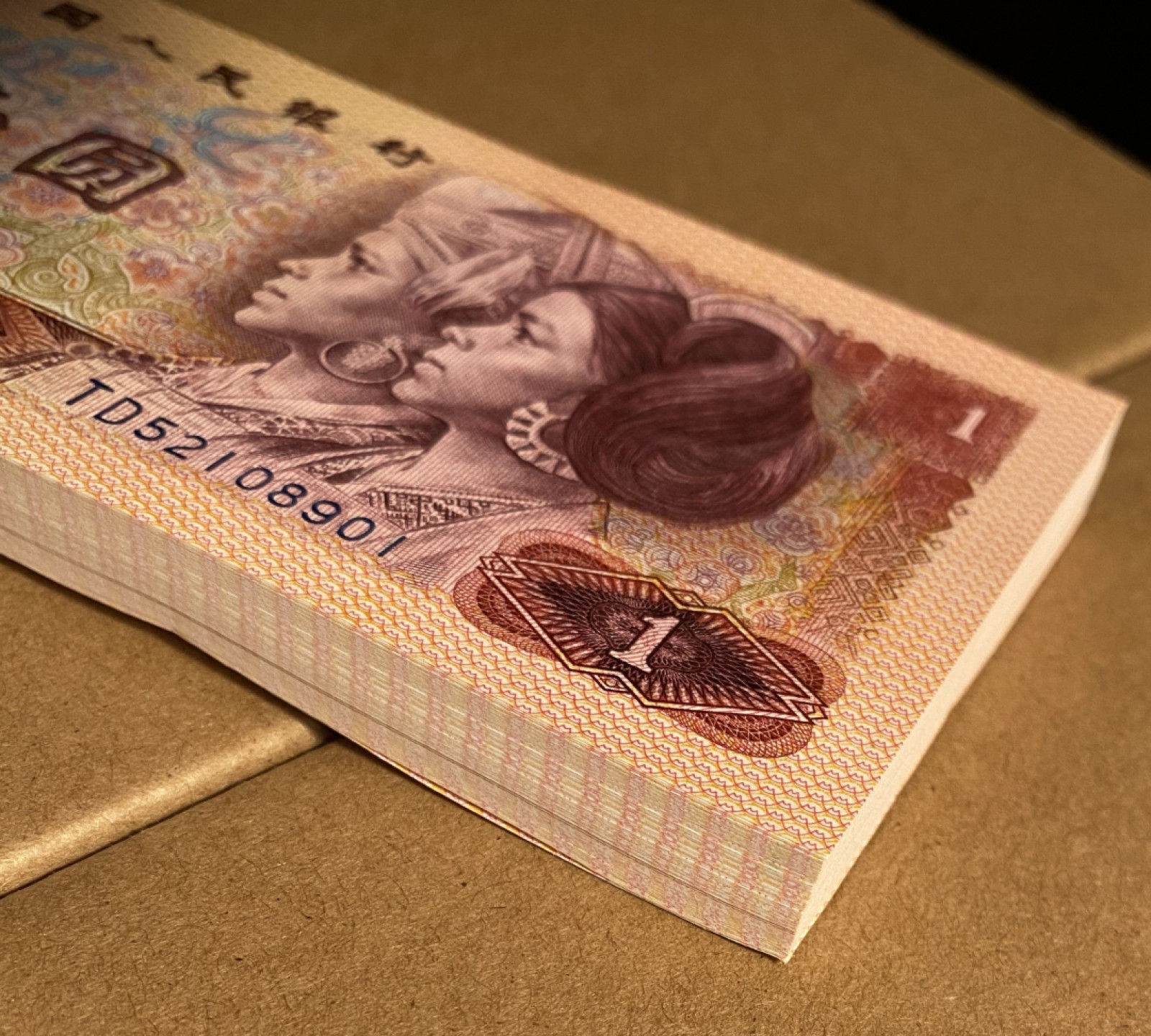 大黄蜂拍卖第15期 801红金龙TD52108901百连，绝品无斑