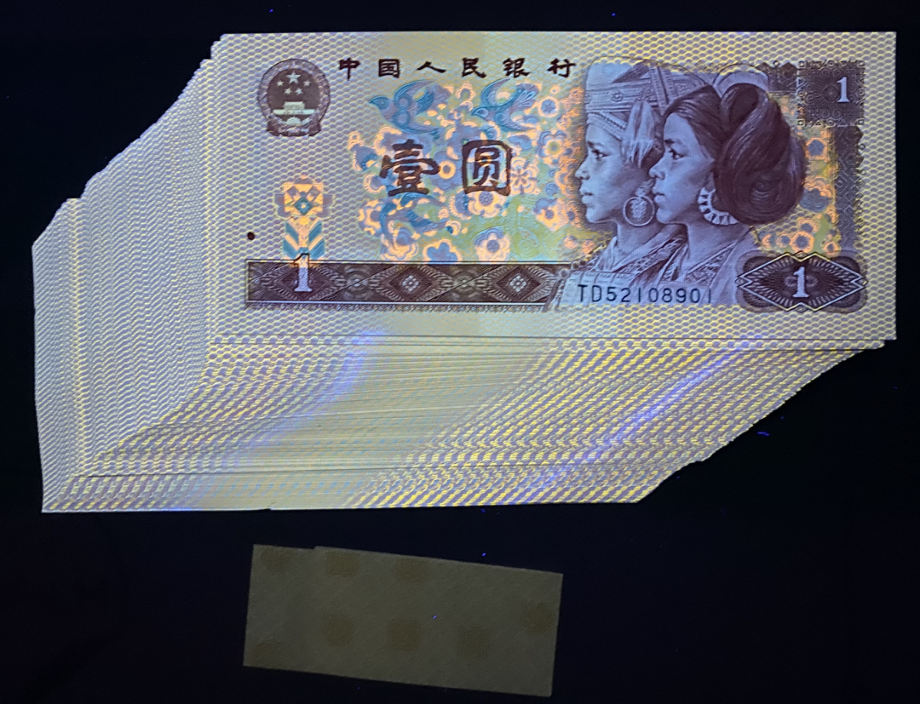 大黄蜂拍卖第15期 801红金龙TD52108901百连，绝品无斑