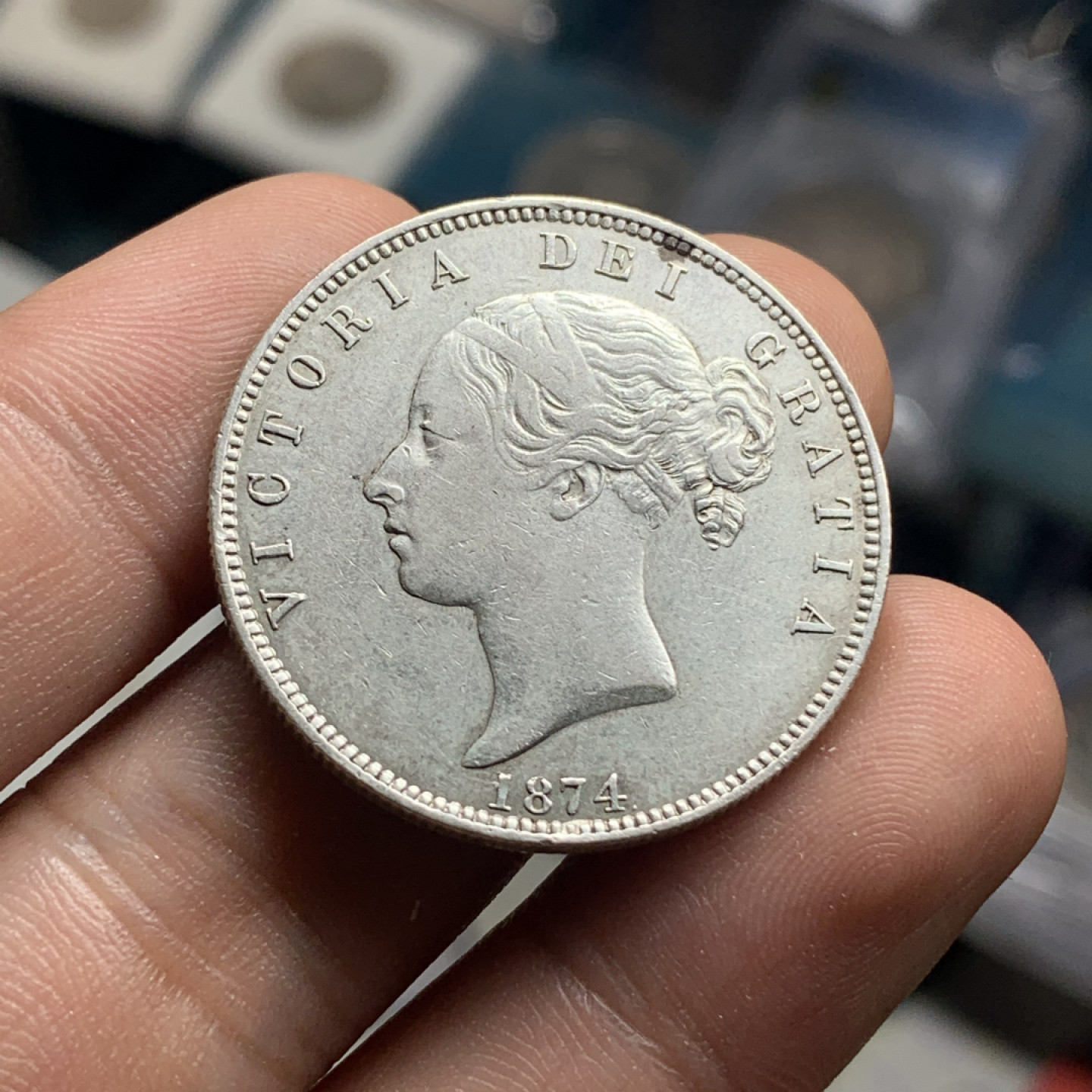 《竞宝斋》钱币微拍-第4场（0佣金包邮） 英国好品维多利亚女王年轻头1874年1/2克朗 银币 银币重量：14 g 直径：32.1 mm