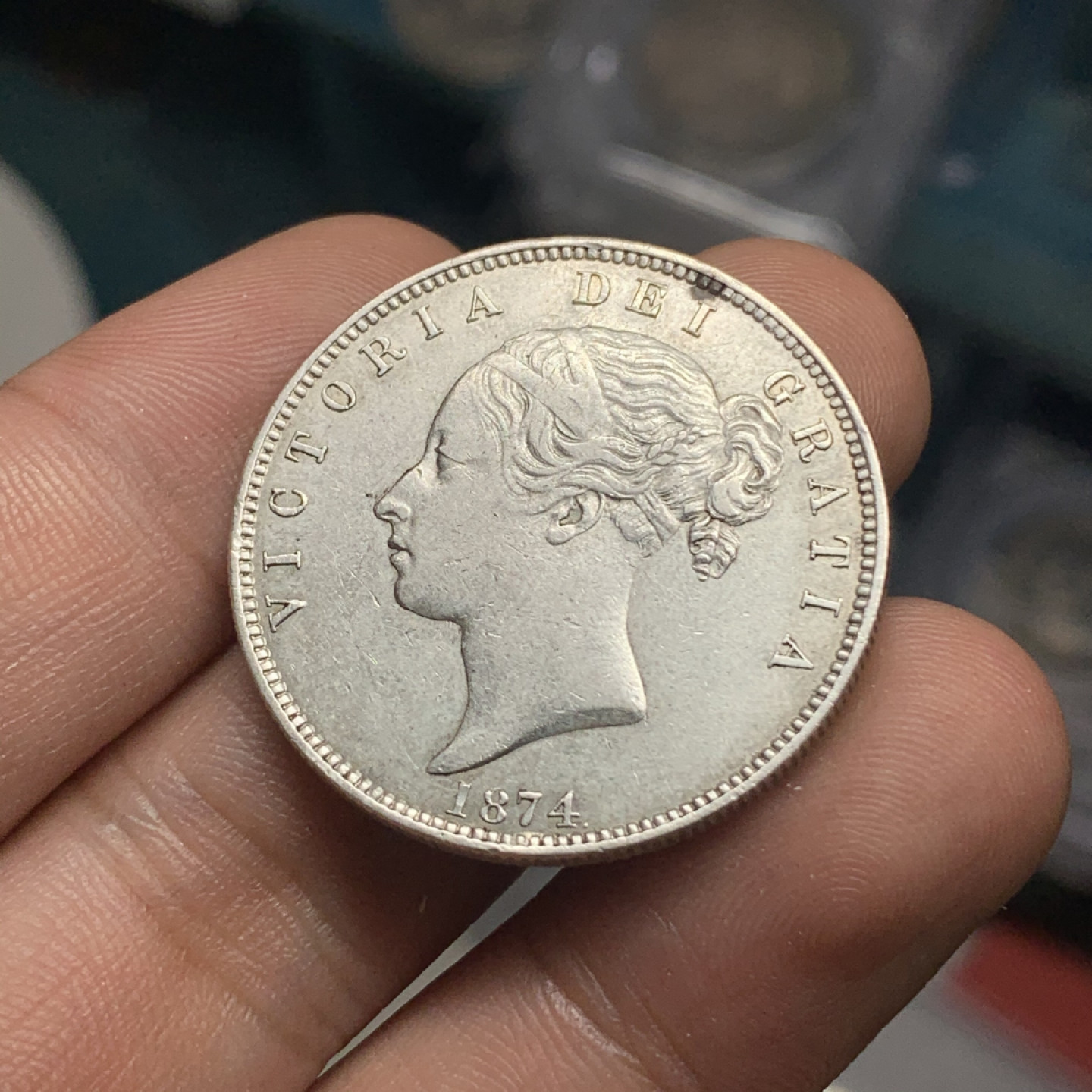 《竞宝斋》钱币微拍-第4场（0佣金包邮） 英国好品维多利亚女王年轻头1874年1/2克朗 银币 银币重量：14 g 直径：32.1 mm