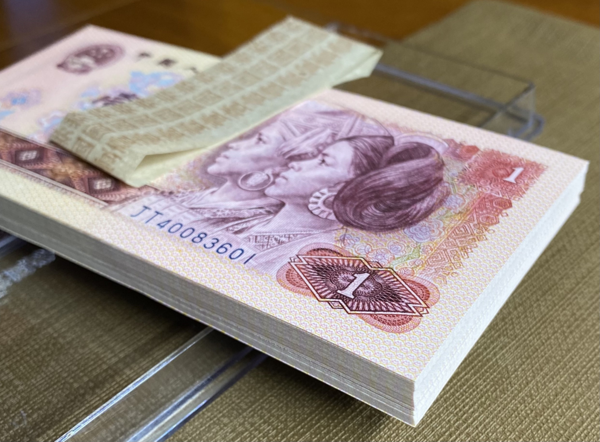 大黄蜂拍卖第18期 801金龙王JT40083601百连，绝品无斑，油墨飘香