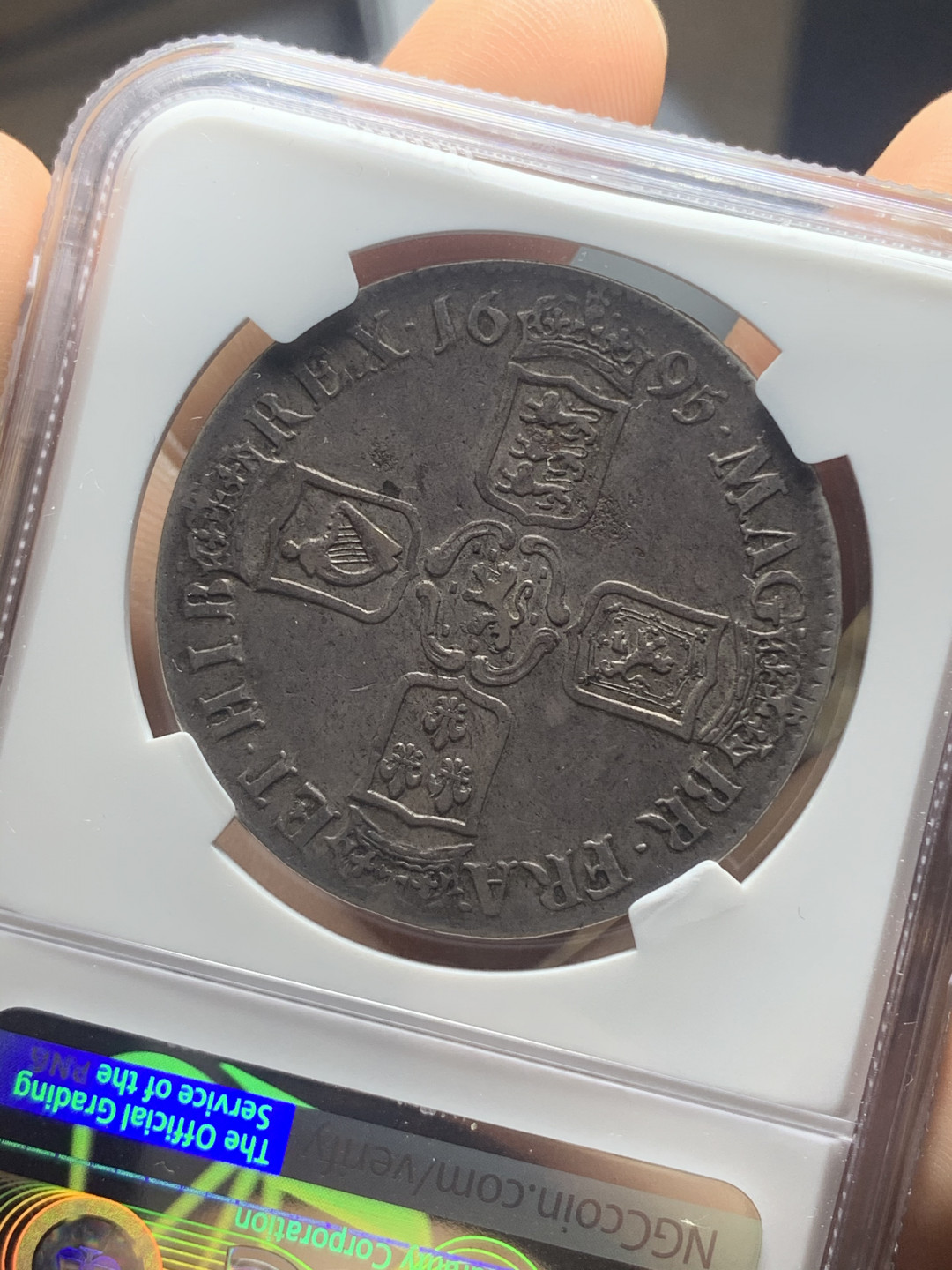 《竞宝斋》钱币微拍-第4场（0佣金包邮） NGC-XF45 英国1695年 威廉三世 原味黑包浆 克朗 大银币  HA二月份30分成交价564刀, 20年12月份XFD 成交价516刀