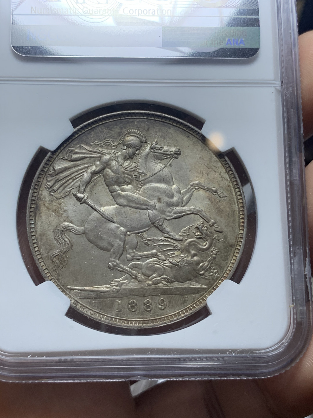 《竞宝斋》钱币微拍-第4场（0佣金包邮） NGC-MS63 英国 维多利亚女王1889年 马剑克朗 银币 原味带光 少见年份