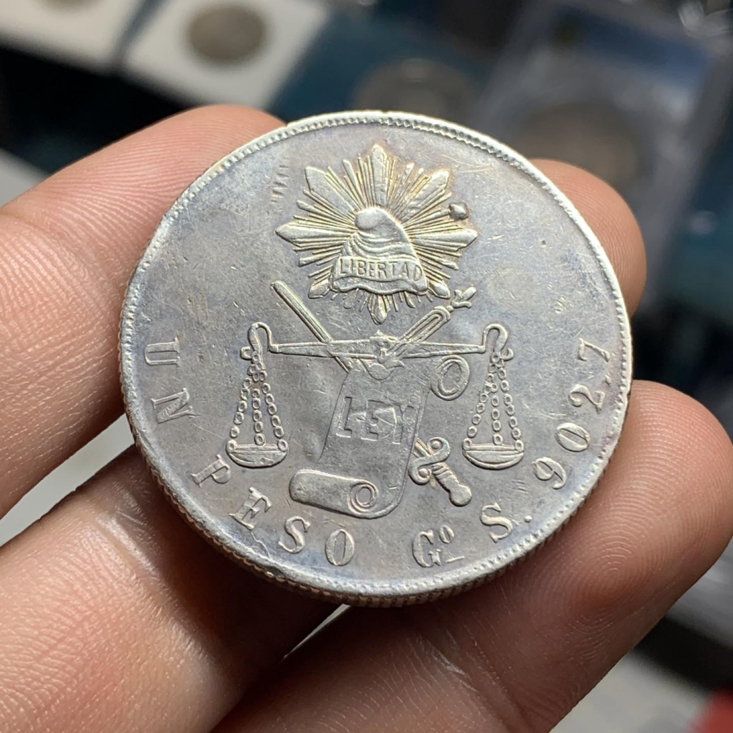 《竞宝斋》钱币微拍-第4场（0佣金包邮） 墨西哥 1872年天秤鹰洋银币（鹰面中心有焊接痕迹，光芒处有焊剂残留）重量：26.9 g 直径：37.5 mm