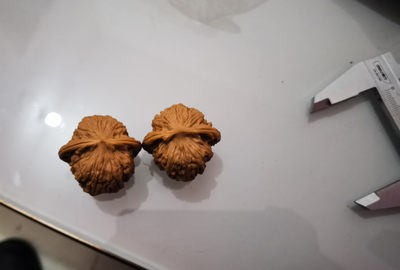 文玩核桃，水晶瓷娃娃狮子头，小手捻一对 - 文玩核桃，水晶瓷娃娃狮子头，小手捻一对
